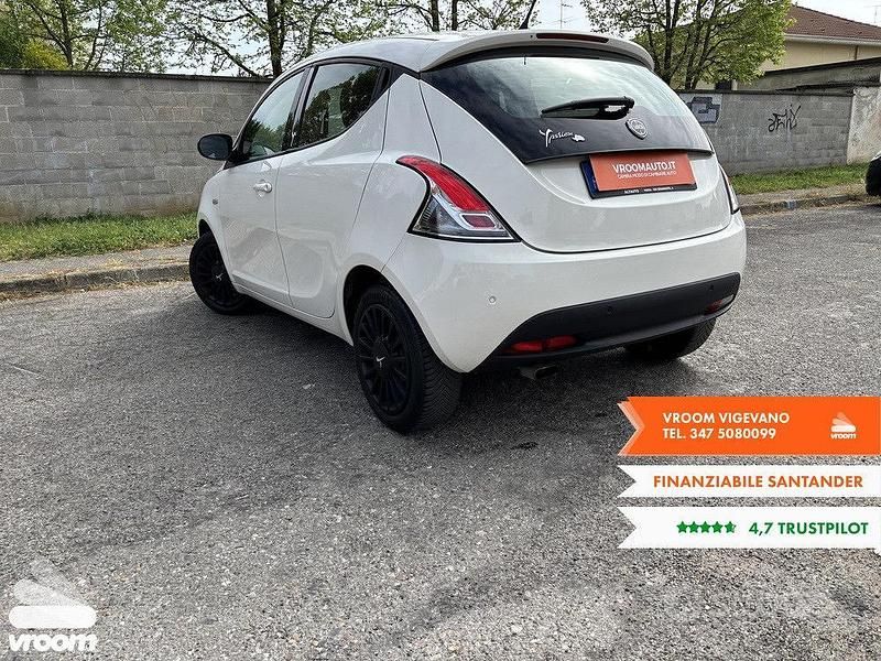 Usata Lancia Ypsilon 69 CV (50 kW) 2015 Bianco Utilitaria
