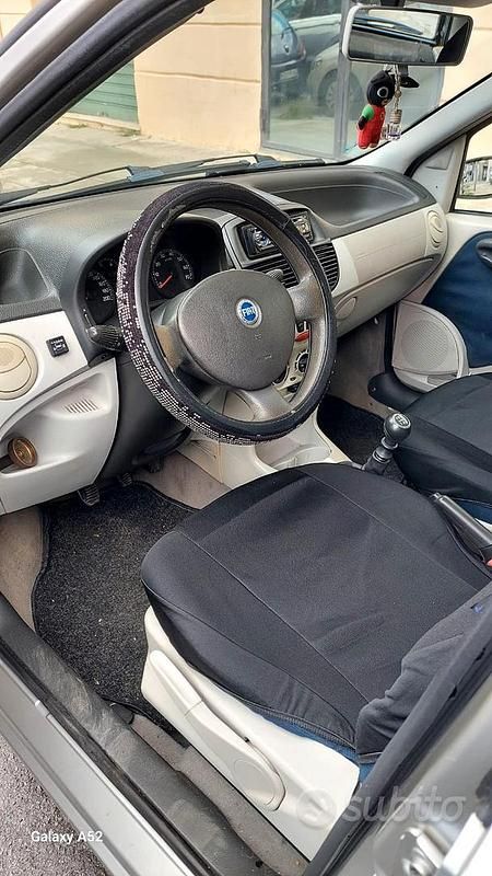 Usata Fiat Punto 80 CV (58 kW) 2004 Grigio Utilitaria