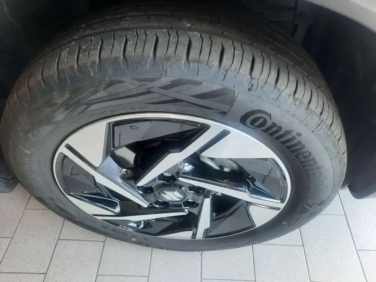 Usata Suzuki Vitara 102 CV (75 kW) 2025 Avorio tetto nero SUV