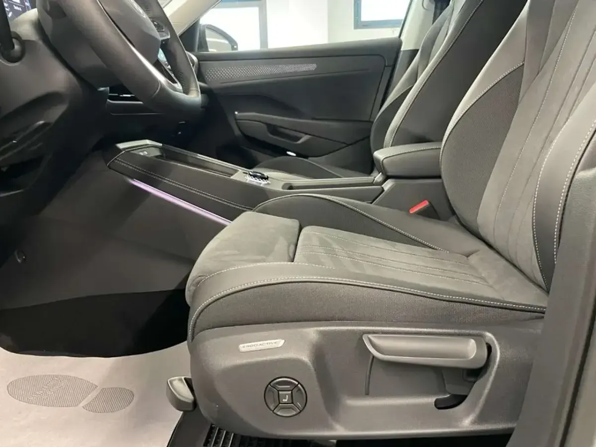 Nuova VW T-Roc Style 116 CV (85 kW) 2026 Pure white SUV