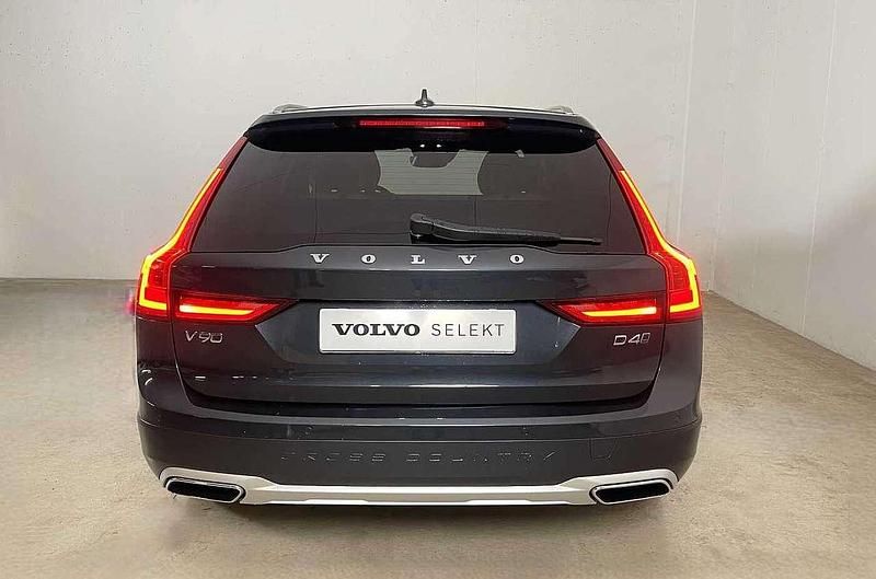 Usata Volvo V90 CC Pro 190 CV (139 kW) 2017 Grigio metallizzato Station wagon