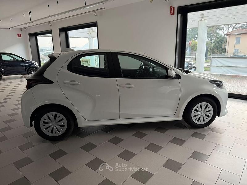 Usata Toyota Yaris 116 CV (85 kW) 2025 Bianco Utilitaria