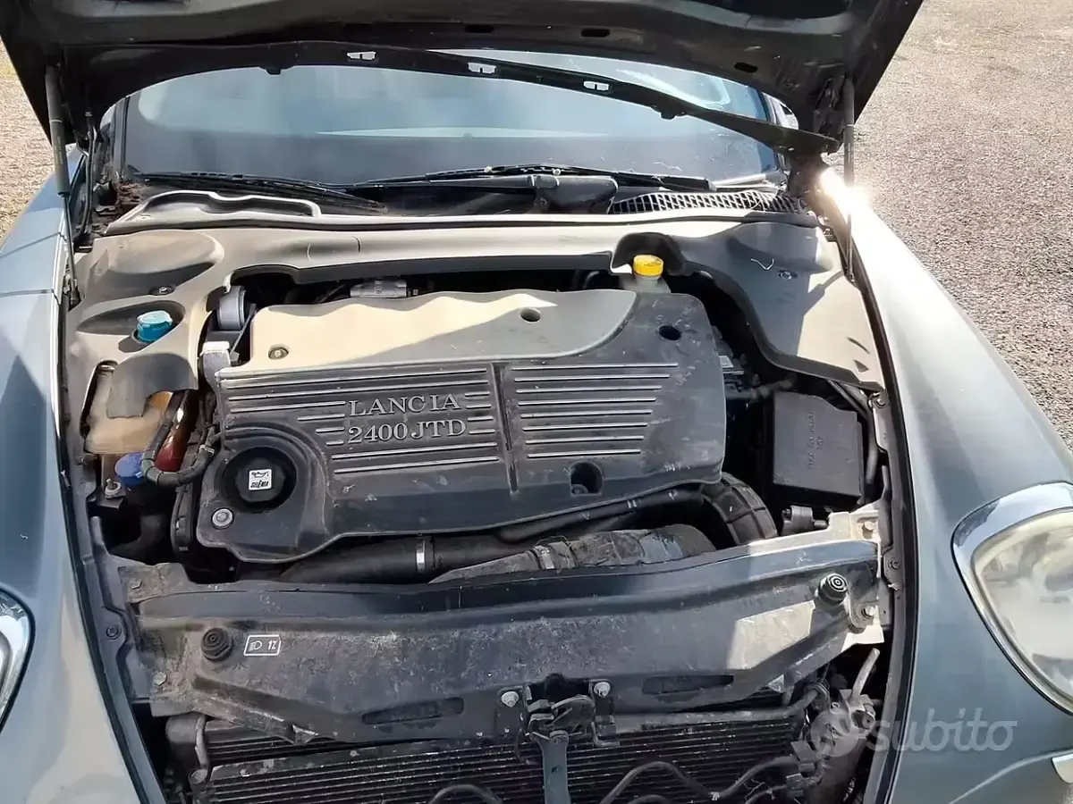 Usata Lancia Thesis 150 CV (110 kW) 2002 Grigio Berlina