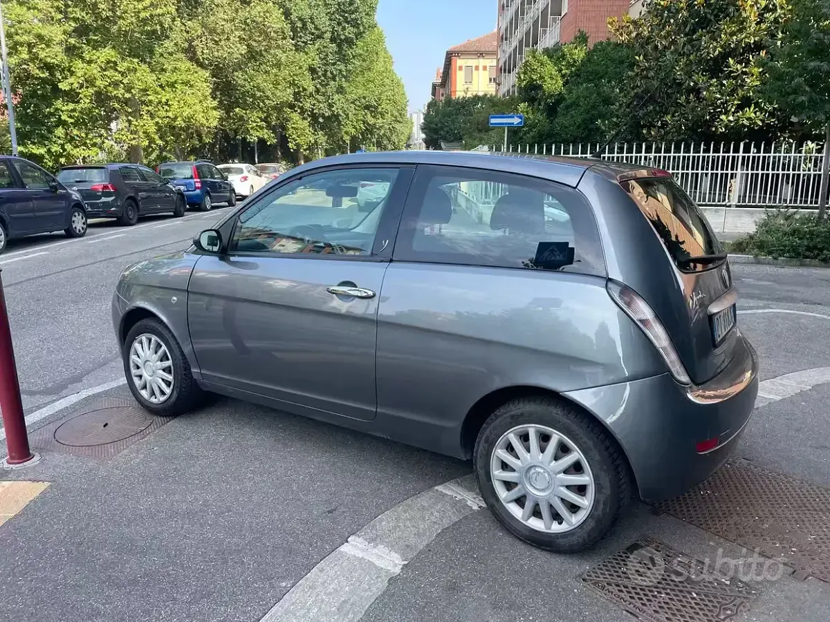 Usata Lancia Ypsilon 60 CV (44 kW) 2009 Grigio Utilitaria