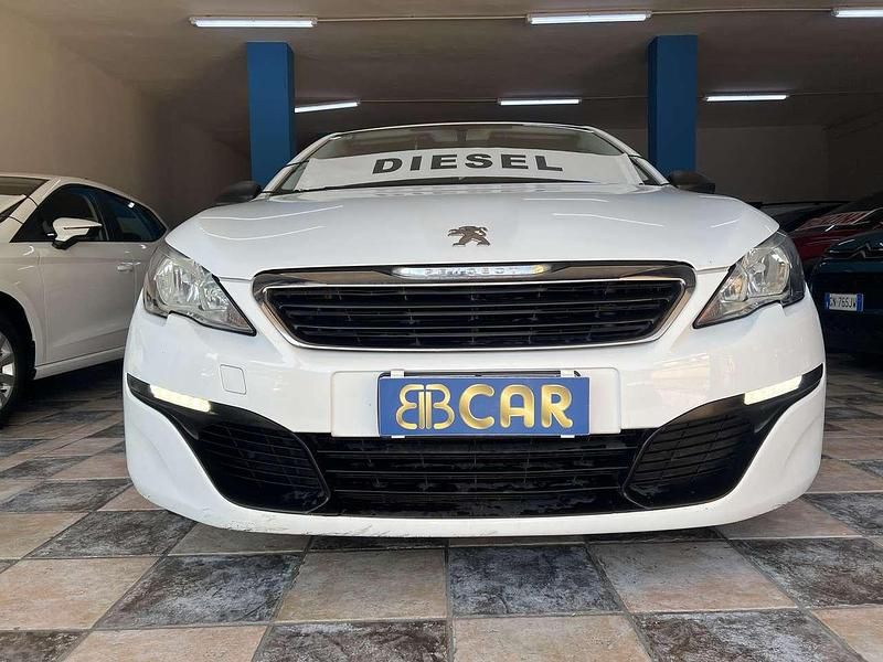 Other Usata 2014 Peugeot 308 Business-Line Tre volumi | 4300 € (Ottimo prezzo) - Immagine 1/4
