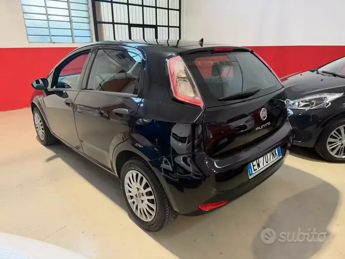 Usata Fiat Punto Lounge 105 CV (77 kW) 2014 Nero Utilitaria