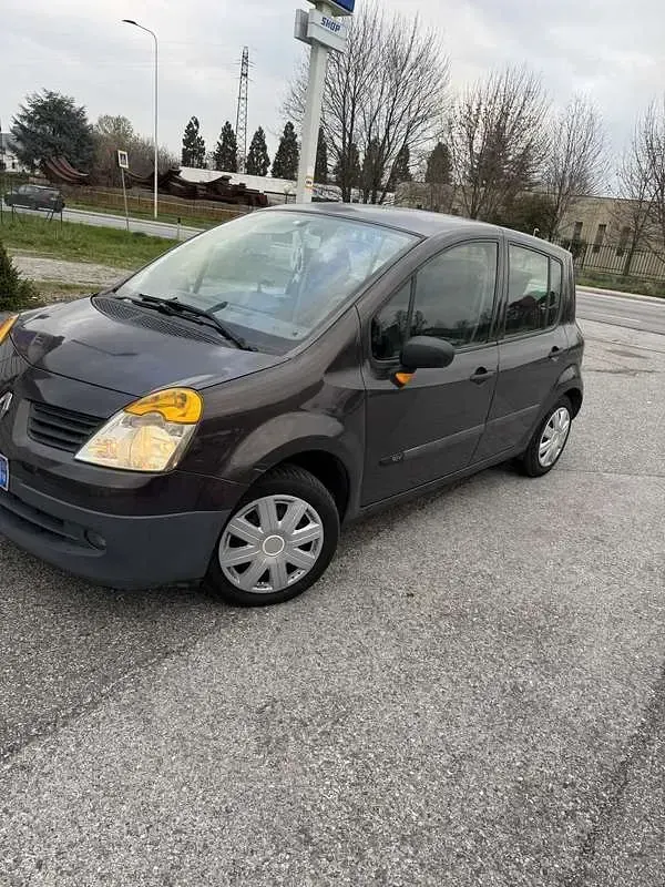 Usata Renault Modus Privilege 75 CV (55 kW) 2005 Marrone Monovolume