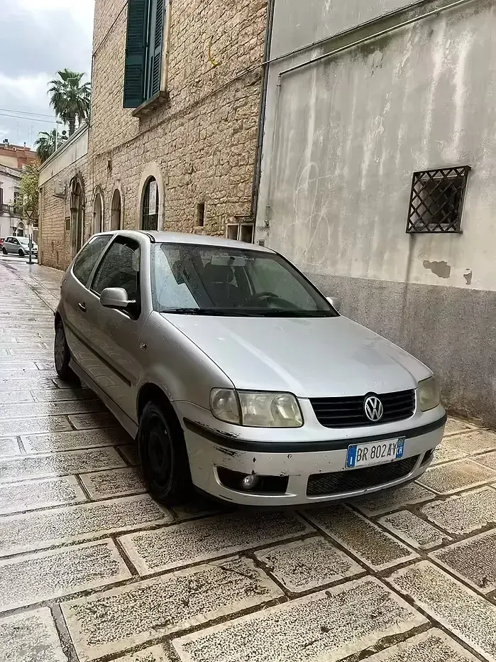 Usata VW Polo 50 CV (36 kW) 2001 Grigio Berlina