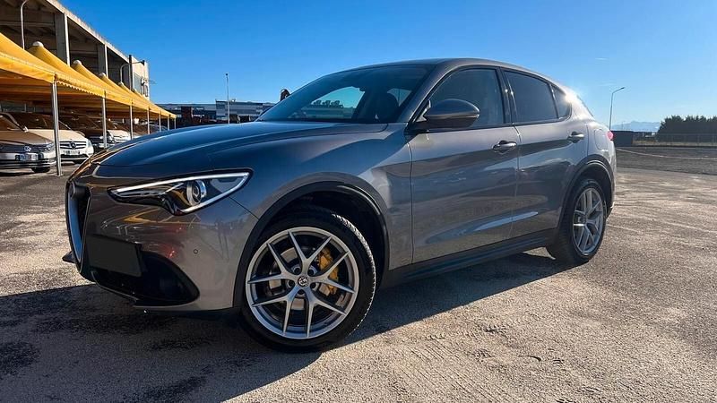 Usata Alfa Romeo Stelvio Executive 210 CV (154 kW) 2017 Grigio SUV