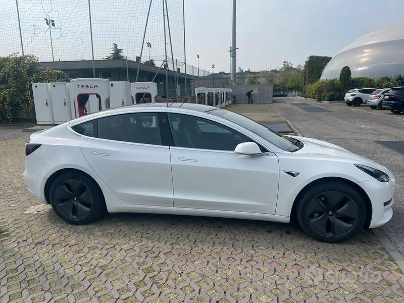 Usata Tesla Model 3 Standard Range Plus 100 kW (136 CV) 2020 Bianco Berlina