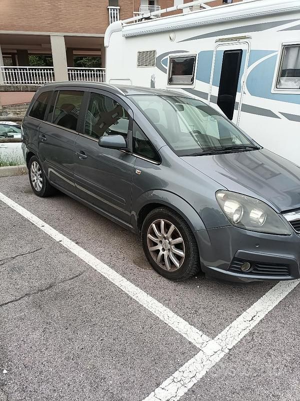 Usata Opel Zafira 120 CV (88 kW) 2007 Grigio Monovolume