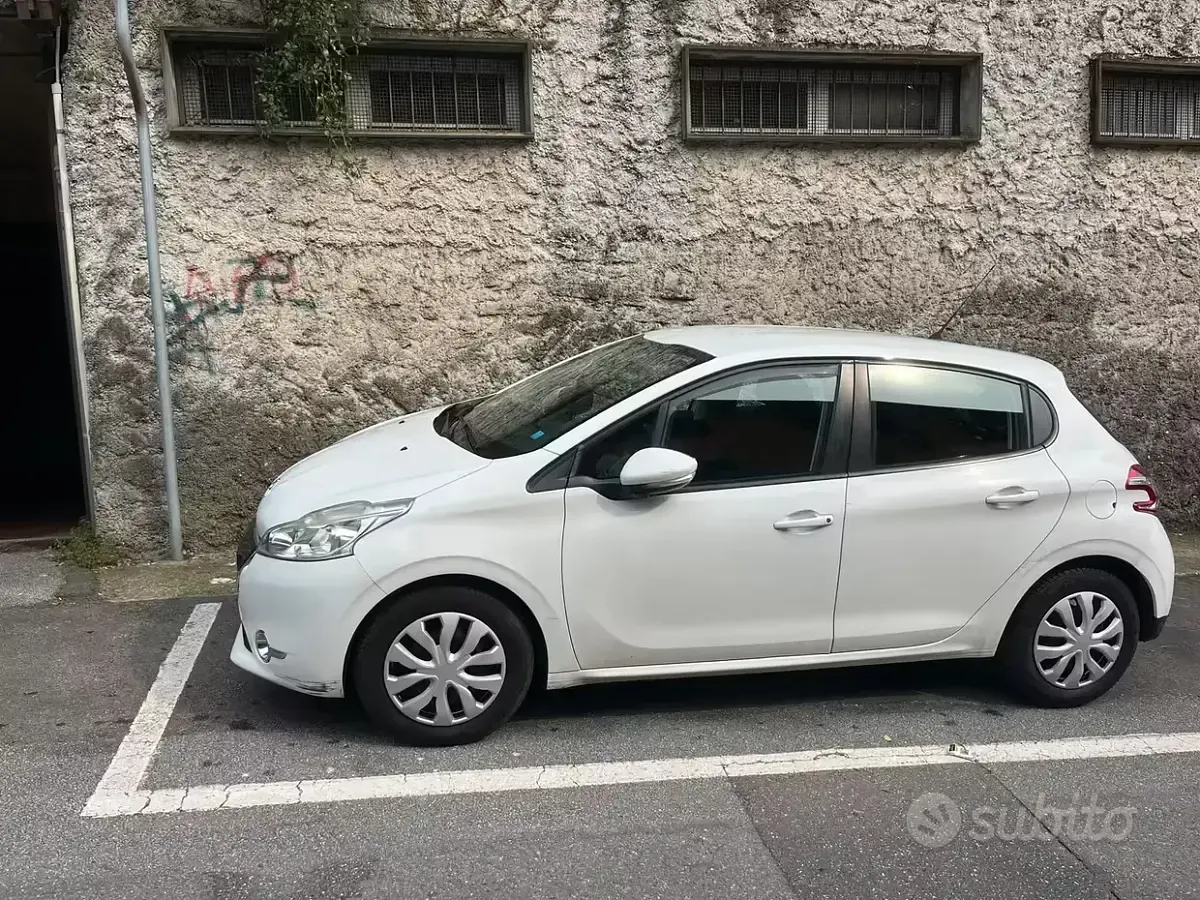 Gebraucht Peugeot 208 82 PS (60 kW) 2013 Weiß Kleinwagen