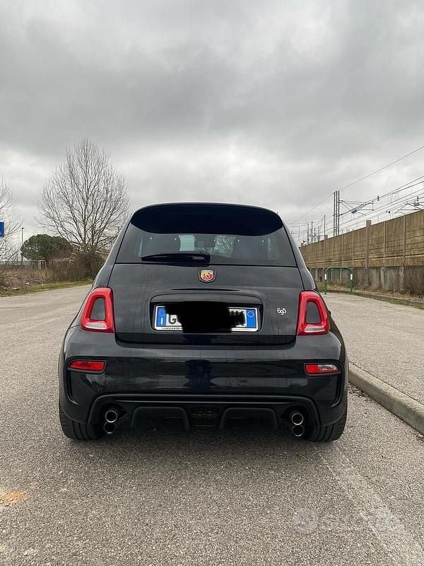 Usata Abarth 695 Competizione 180 CV (132 kW) 2024 Nero Utilitaria
