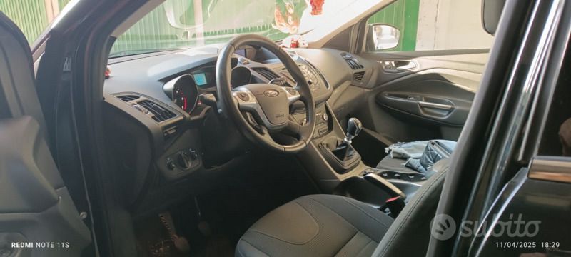 Usata Ford Kuga 140 CV (102 kW) 2014 Nero SUV