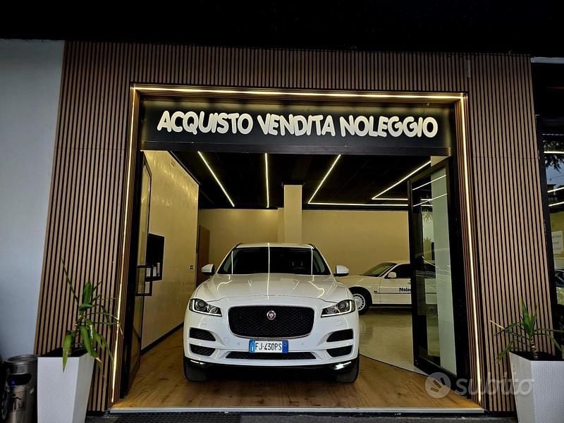 Bianco Usata 2017 Jaguar F-Pace Prestige SUV | 17.500 € - Immagine 1/4