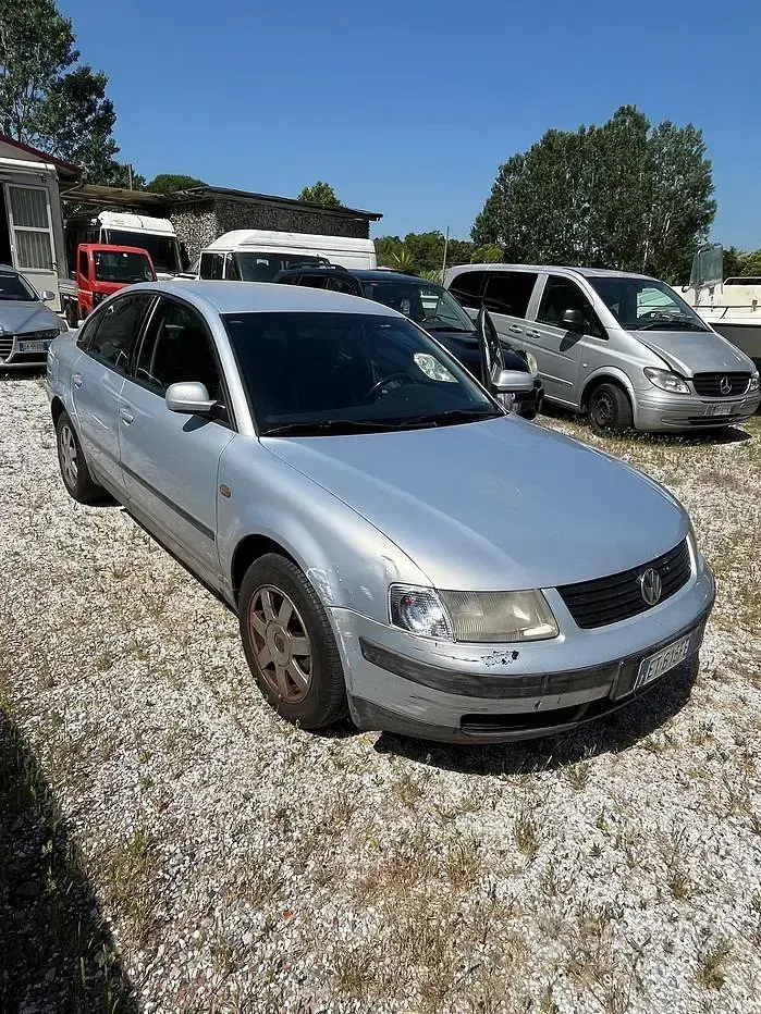 Usata VW Passat Comfortline 110 CV (80 kW) 1998 Grigio Berlina