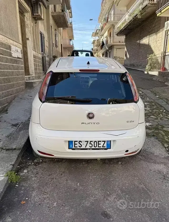 Usata Fiat Grande Punto 75 CV (55 kW) 2013 Bianco Utilitaria