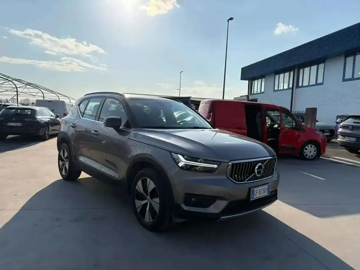 Usata Volvo XC40 Inscription 179 CV (131 kW) 2021 Argento SUV