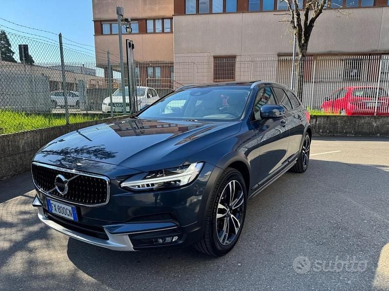 Usata Volvo V90 CC Pro 190 CV (139 kW) 2019 Blu metallizzato Station wagon