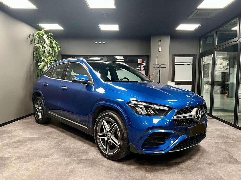 Blu spettrale Usata 2023 Mercedes GLA250 AMG Line Premium Plus SUV | 43.800 € (Buon prezzo) - Immagine 1/4