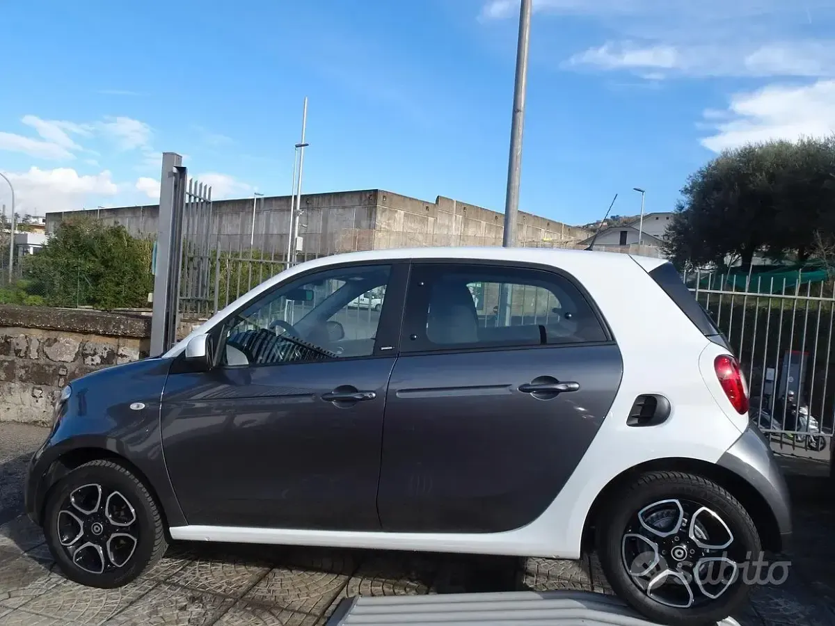 Usata Smart ForFour Passion 90 CV (66 kW) 2019 Grigio Utilitaria