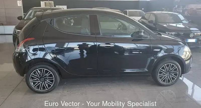 Usata Lancia Ypsilon 69 CV (50 kW) 2024 Nero Utilitaria