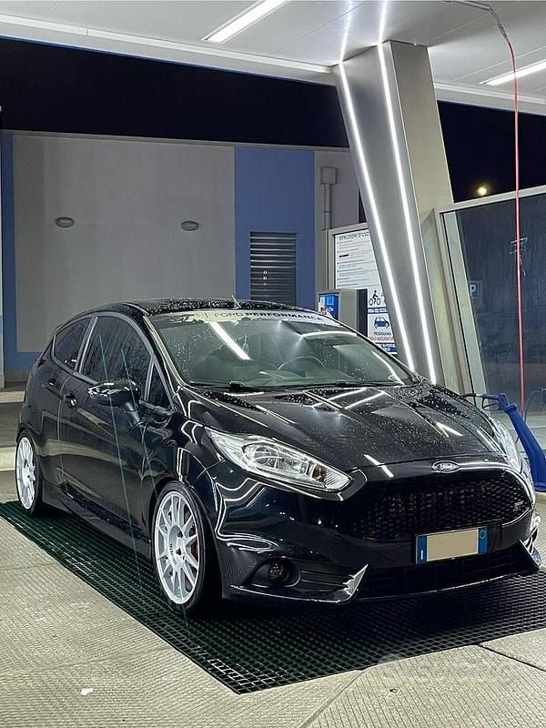 Usata Ford Fiesta ST 182 CV (133 kW) 2015 Nero Berlina