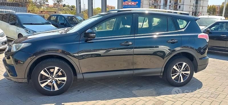 Occasion Toyota RAV4 Active 143 ch (105 kW) 2016 Noir SUV