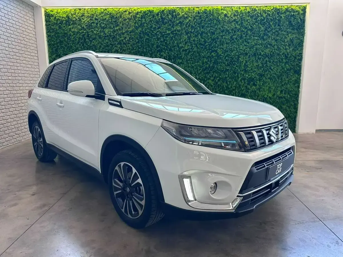 Usata Suzuki Vitara 102 CV (75 kW) 2022 Bianca metallizzato SUV