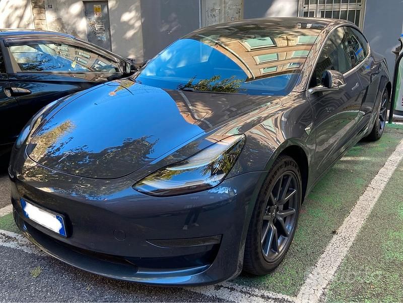 Grigio Usata 2019 Tesla Model 3 Long Range AWD Tre volumi | 27.000 € (Buon prezzo) - Immagine 1/4
