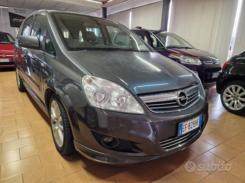 Usata Opel Zafira 125 CV (91 kW) 2011 Grigio Monovolume