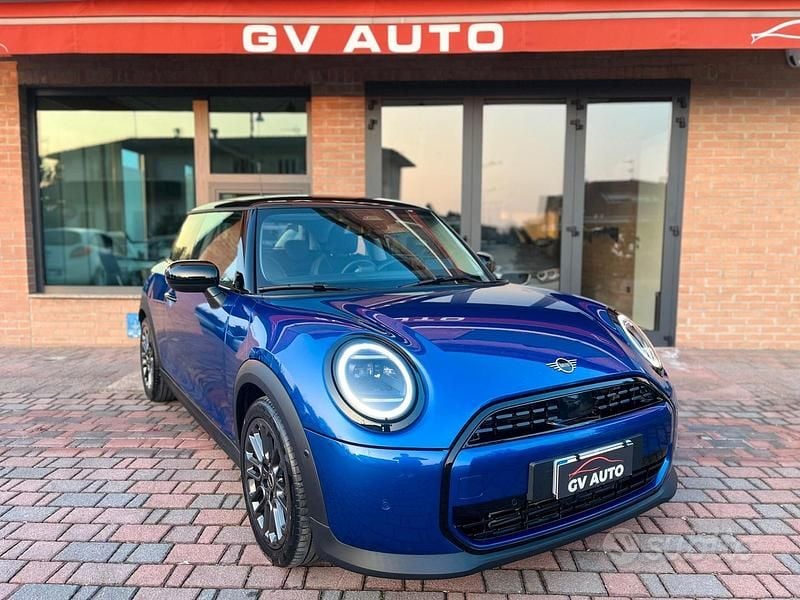 Usata Mini Cooper Classic 114 kW (156 CV) 2025 Blu Utilitaria