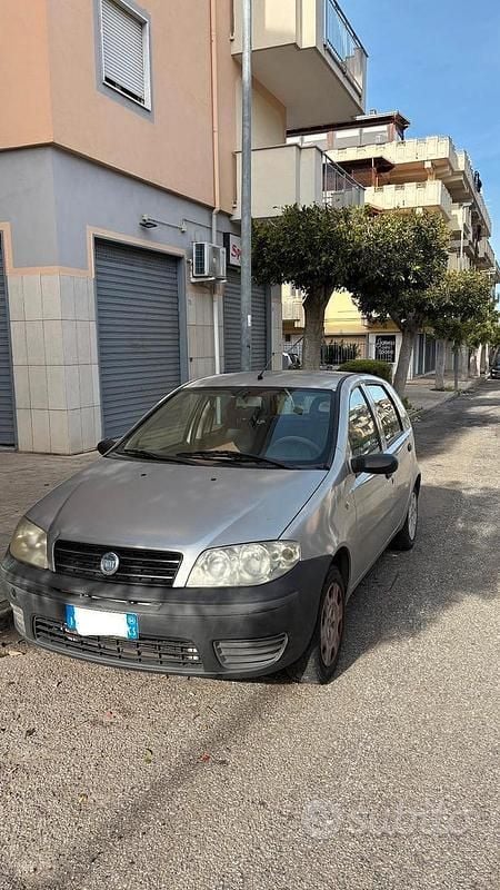 Grigio Usata 2004 Fiat Punto Due volumi | 1200 € - Immagine 1/4