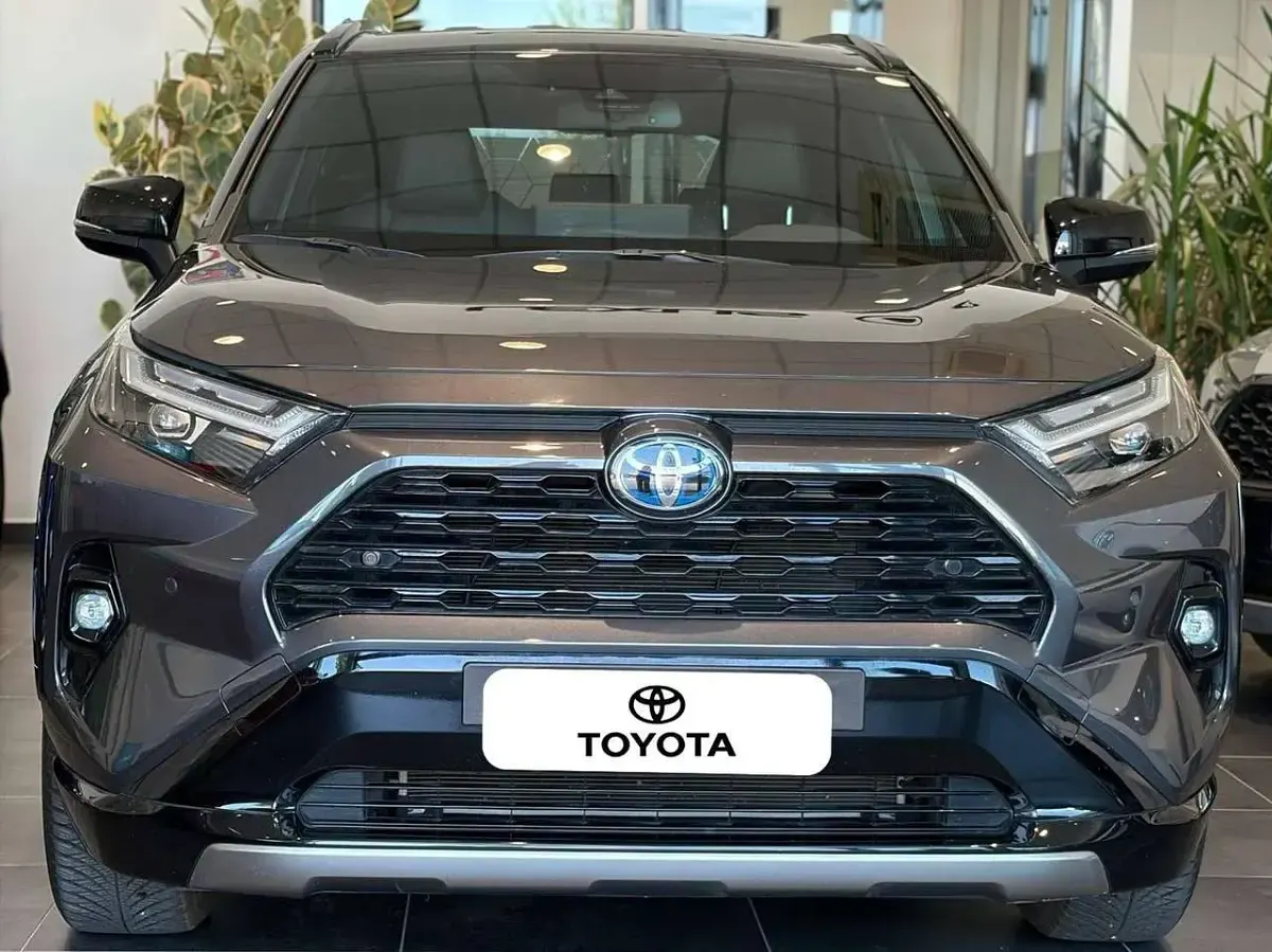 Usata Toyota RAV4 Hybrid Style 178 CV (130 kW) 2024 Dark grey met SUV