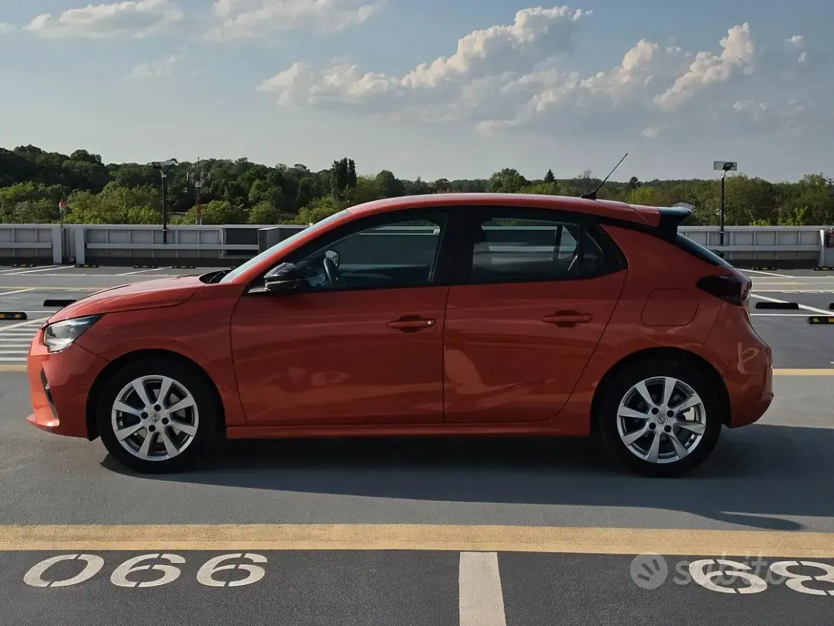 Usata Opel Corsa Design & Tech 101 CV (74 kW) 2023 Arancione Utilitaria
