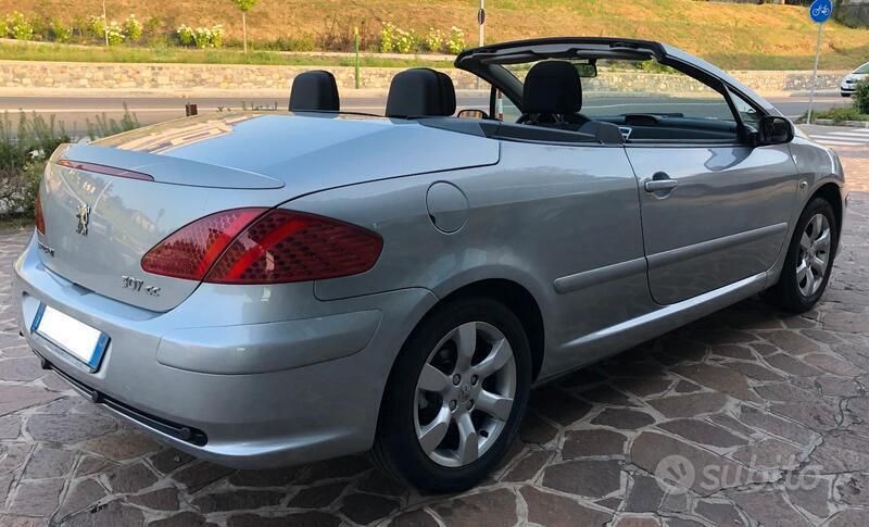 Usata Peugeot 307 CC 109 CV (80 kW) 2007 Argento Cabrio