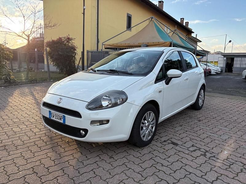 Usata Fiat Punto Street 85 CV (62 kW) 2014 Bianco Utilitaria