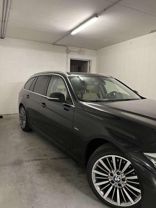 Usata BMW 320 Luxury Line 190 CV (139 kW) 2016 Nero Station wagon