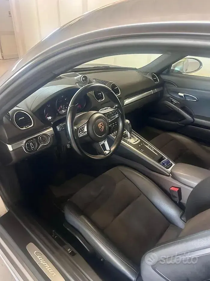 Usata Porsche 718 Cayman 300 CV (220 kW) 2018 Grigio Coupé