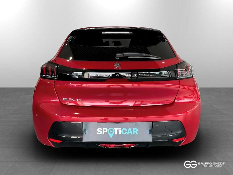 Usata Peugeot e-208 Allure 100 kW (136 CV) 2023 Rosso elixir Utilitaria