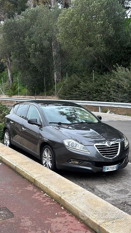 Usata Lancia Delta 120 CV (88 kW) 2008 Marrone Utilitaria