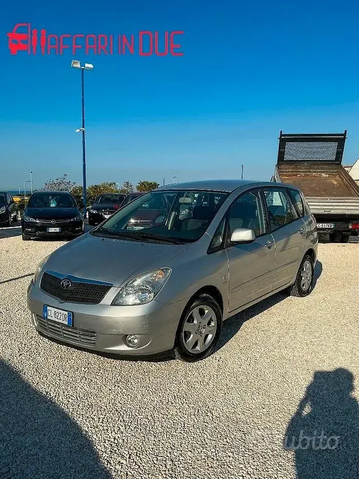 Usata Toyota Corolla Verso 90 CV (66 kW) 2003 Grigio Monovolume