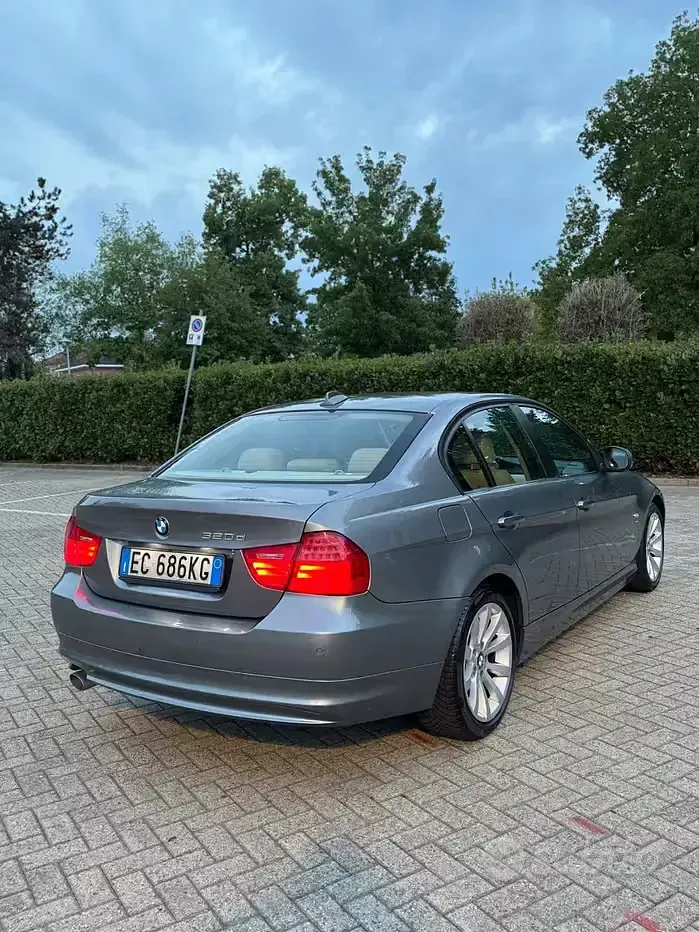 Usata BMW 320 177 CV (130 kW) 2010 Grigio Berlina