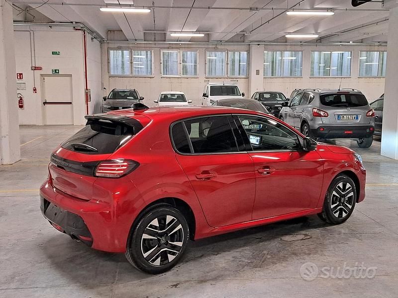 Nuova Peugeot 208 Allure 101 CV (74 kW) 2025 Rosso Utilitaria