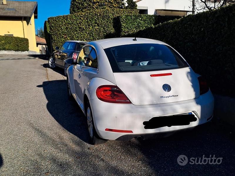 Usata VW Beetle 105 CV (77 kW) 2012 Bianco Utilitaria