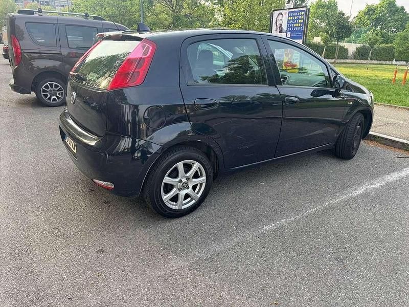 Usata Fiat Punto Lounge 77 CV (56 kW) 2016 Blu/azzurro Utilitaria