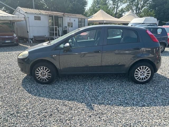 Usata Fiat Grande Punto Dynamic 77 CV (56 kW) 2010 Nero Utilitaria