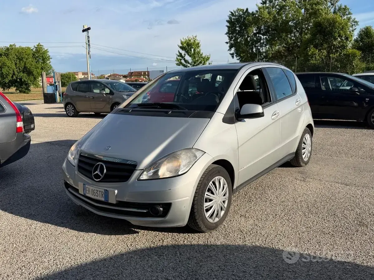 Usata Mercedes A150 95 CV (69 kW) 2011 Grigio Berlina