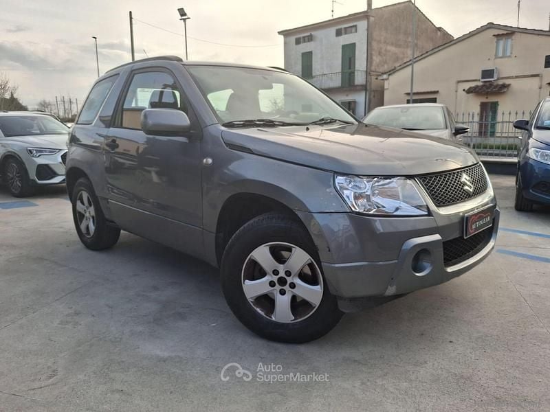Usata Suzuki Grand Vitara 106 CV (77 kW) 2005 Grigio SUV