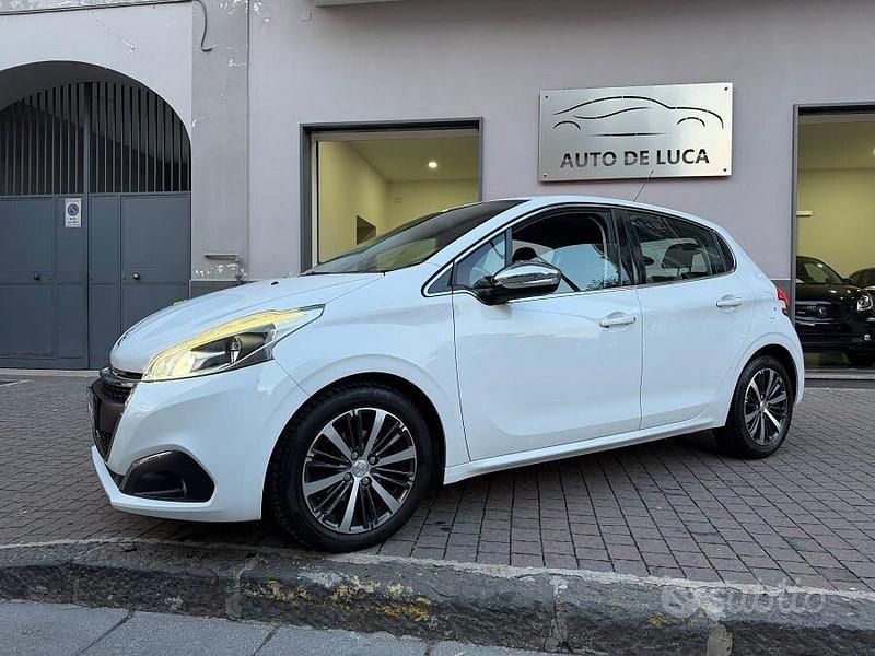 Usata Peugeot 208 Allure 82 CV (60 kW) 2017 Bianco Utilitaria